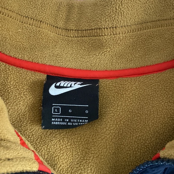 Nike cropped fleece half zip pullover. - Picture 2 of 4
